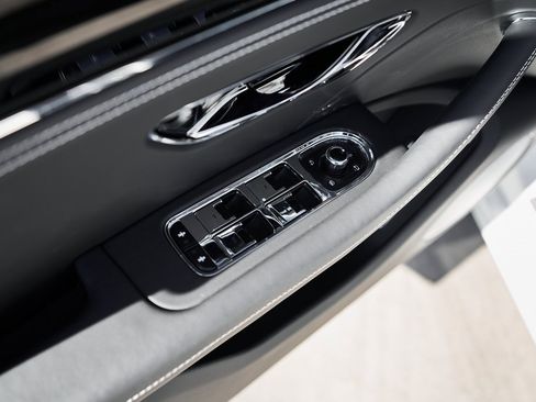 Used 2024 Bentley Flying Spur S V8 image 27