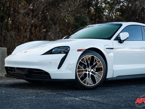 Used 2022 Porsche Taycan image 36
