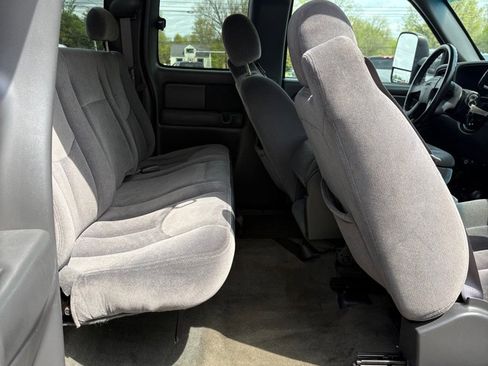 Used 2004 GMC Sierra 2500 SLE w/ Skid Plate Package AWD/4WD image 13