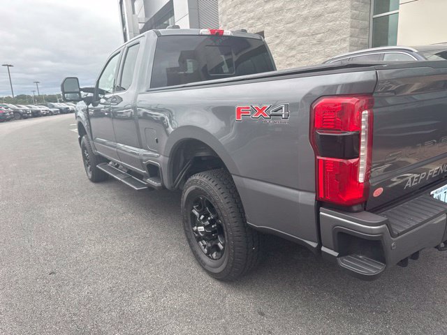 Used 2023 Ford F250 XLT w/ XLT Premium Package AWD/4WD image 4