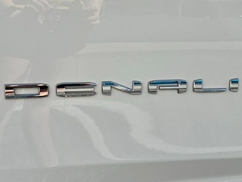 Used 2021 GMC Yukon Denali w/ Denali Premium Package image 19