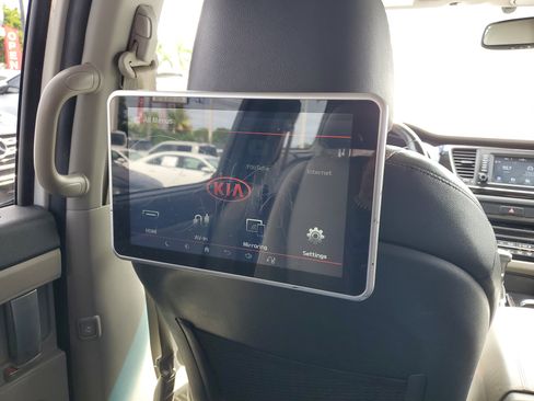 Used 2019 Kia Sedona EX w/ EX Premium Package image 34