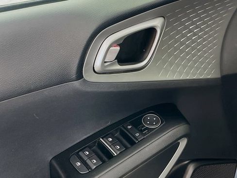 Used 2020 Kia Soul LX FWD image 18