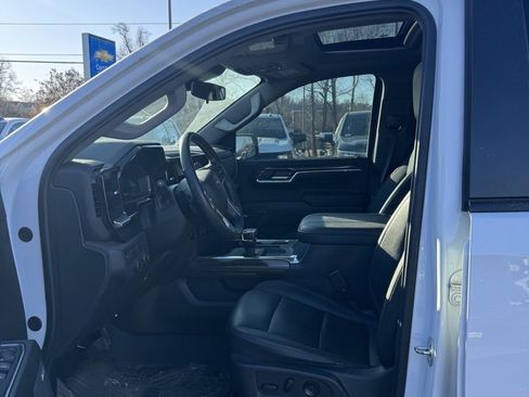 Used 2024 Chevrolet Silverado 1500 LT Trail Boss w/ LT Trail Boss Premium Package image 7