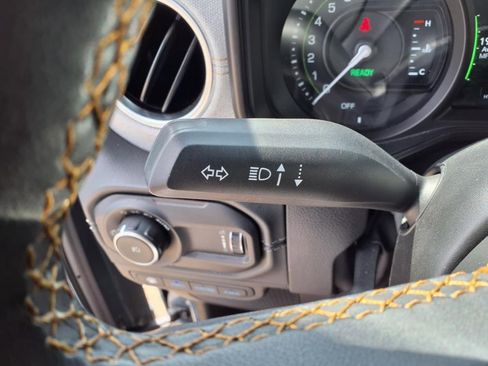 Used 2024 Jeep Wrangler Unlimited Sahara image 18