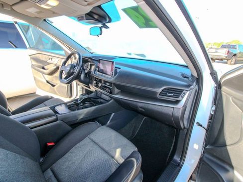 Used 2024 Nissan Rogue SV FWD image 16