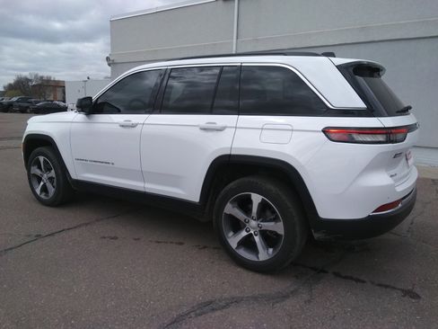 Used 2024 Jeep Grand Cherokee Limited w/ Luxury Tech Group II AWD/4WD image 7