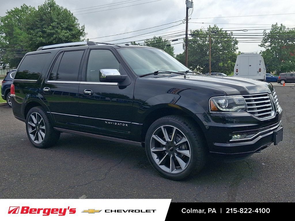 Used 2017 Lincoln Navigator Reserve AWD/4WD image 3