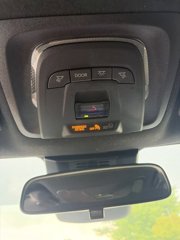 Used 2025 Toyota Corolla SE w/ SE Package FWD image 27