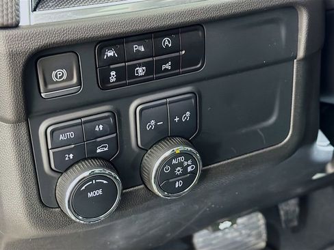 Used 2025 Chevrolet Suburban RST w/ Comfort Package AWD/4WD image 11