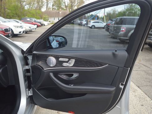 Used 2018 Mercedes-Benz E 300 4MATIC image 25
