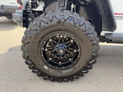 Used 2017 Jeep Wrangler Unlimited Rubicon AWD/4WD image 26