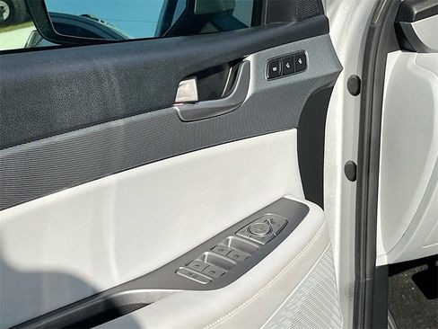 Used 2022 Hyundai Palisade SEL w/ Premium Package image 18