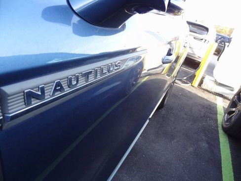 Used 2019 Lincoln Nautilus Reserve image 15