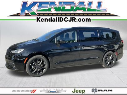 New 2026 Chrysler Pacifica Select w/ S Appearance Package