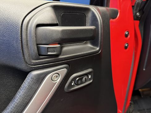 Used 2016 Jeep Wrangler Unlimited Rubicon image 11