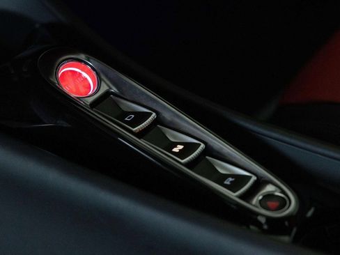 Used 2023 McLaren Artura image 17