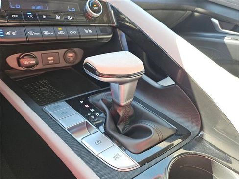 Used 2021 Hyundai Elantra Limited image 13