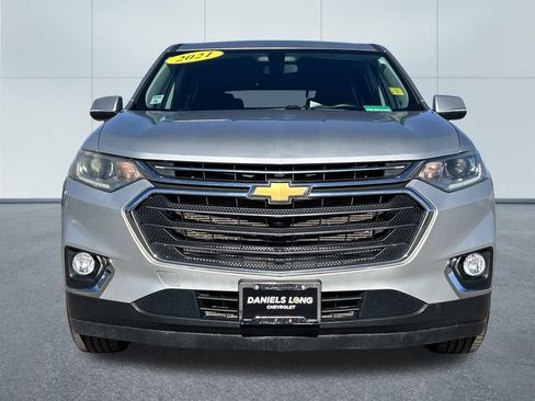 Used 2021 Chevrolet Traverse LT image 3