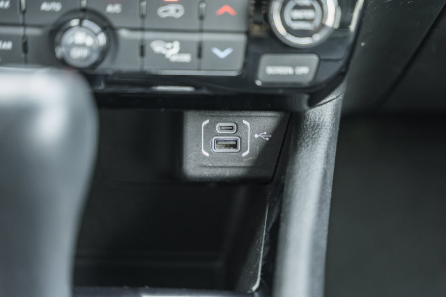 Used 2025 Jeep Compass Limited AWD/4WD image 33