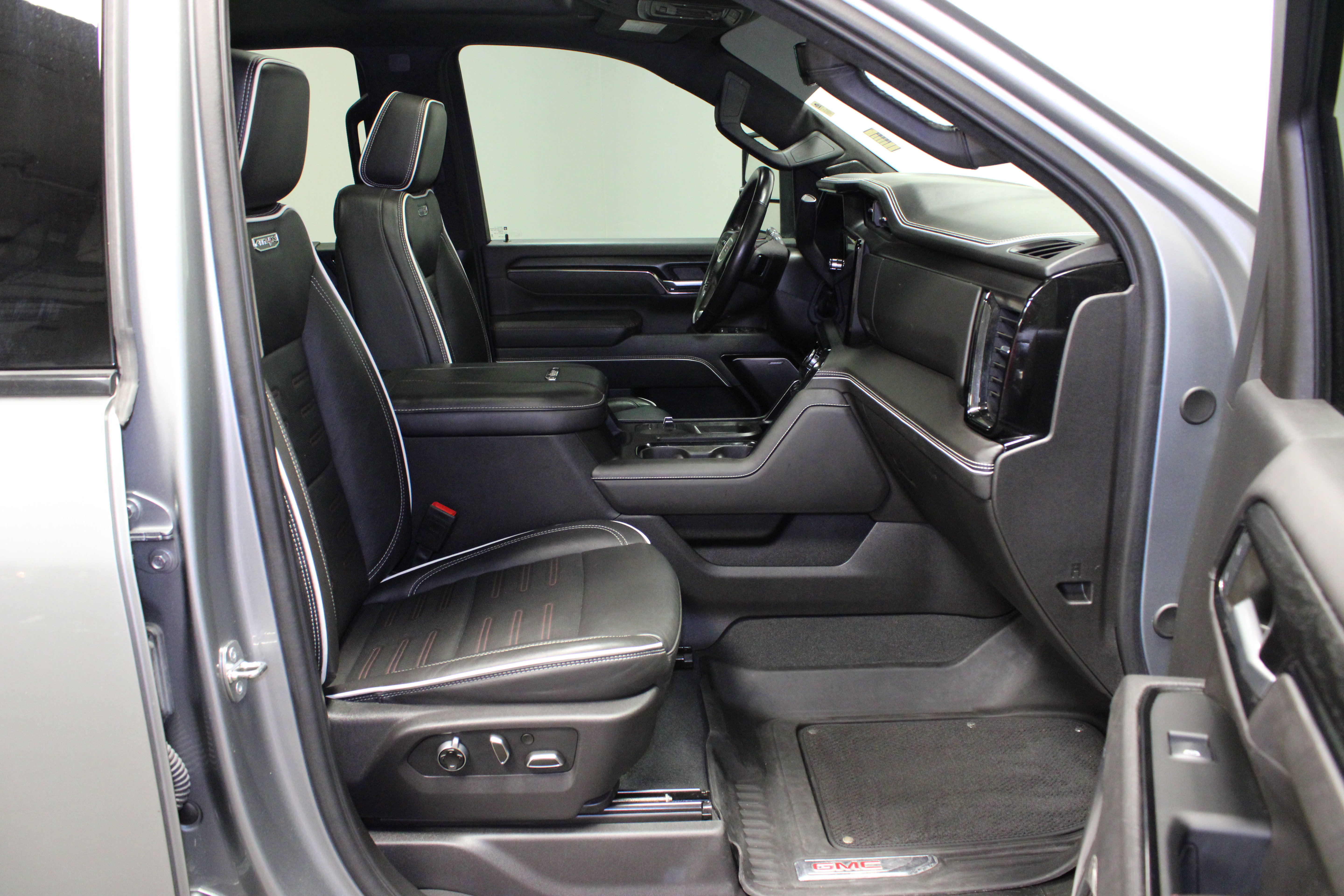 Used 2024 GMC Sierra 2500 AT4X AWD/4WD image 17