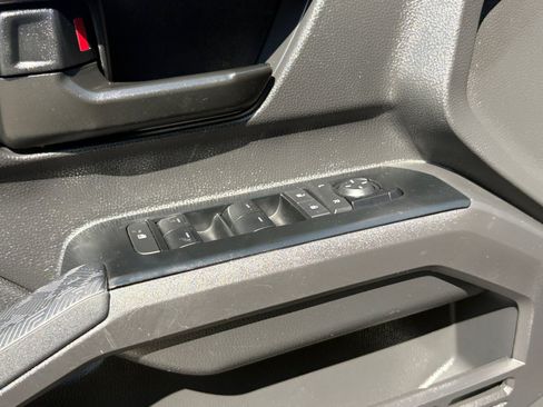 Used 2025 Toyota Tacoma SR5 AWD/4WD image 16