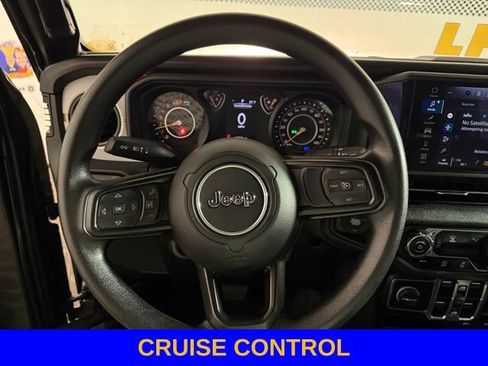 Used 2025 Jeep Wrangler Unlimited Sport AWD/4WD image 5