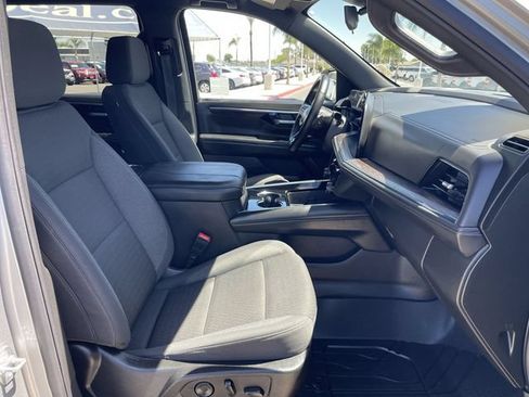 Used 2025 Chevrolet Suburban LS RWD image 27