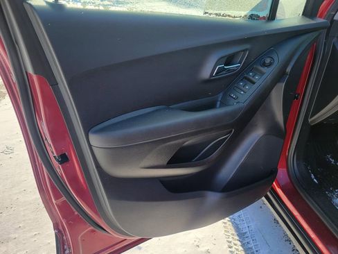 Used 2019 Chevrolet Trax LT w/ LT Convenience Package image 6