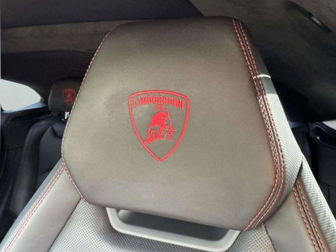 Used 2021 Lamborghini Urus AWD/4WD image 31