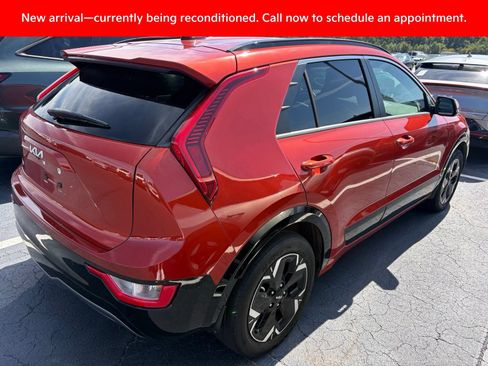 Certified 2023 Kia Niro Wind FWD image 2