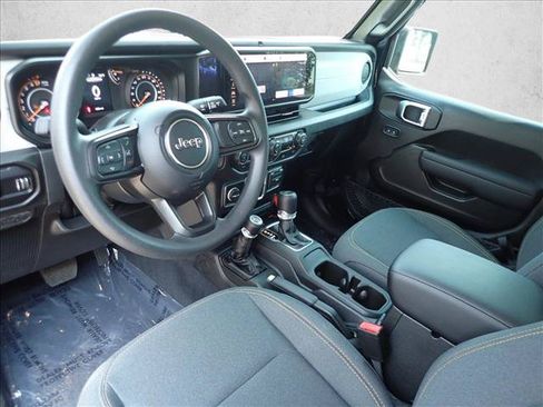 Used 2026 Jeep Gladiator Sport AWD/4WD image 9