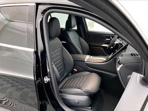 Used 2026 Mercedes-Benz GLC 300 image 4