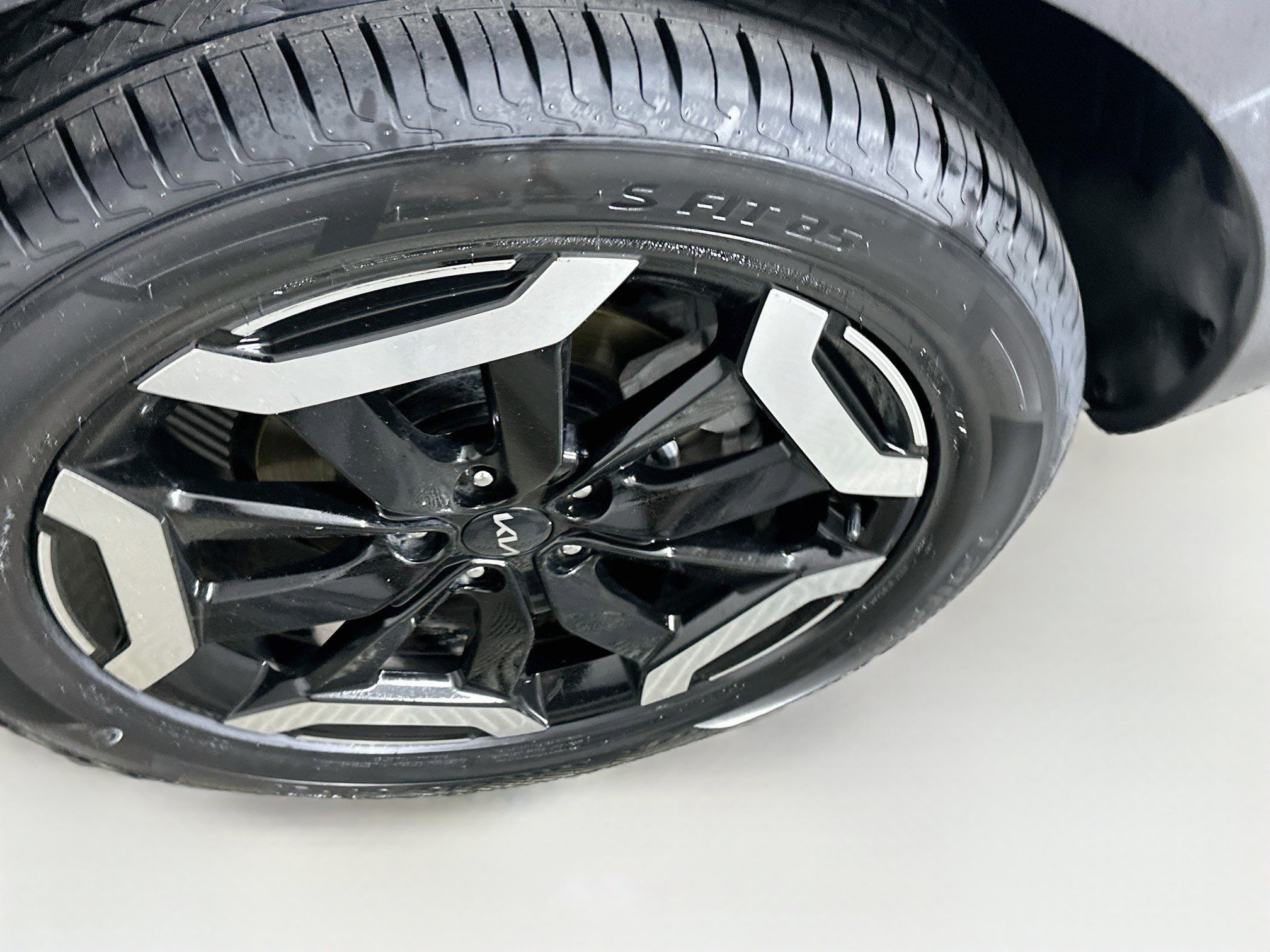 Used 2025 Kia Telluride S FWD image 11