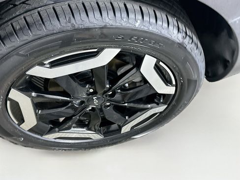 Used 2025 Kia Telluride S FWD image 11