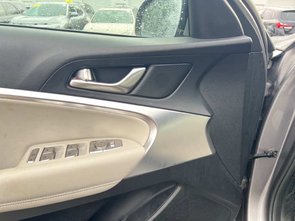 Used 2025 Genesis G70 2.5T AWD/4WD image 17