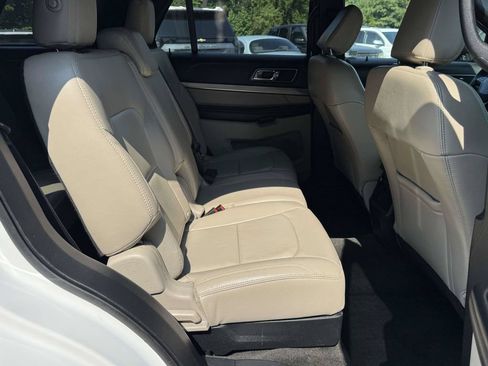 Used 2018 Ford Explorer XLT w/ Equipment Group 202A FWD image 16