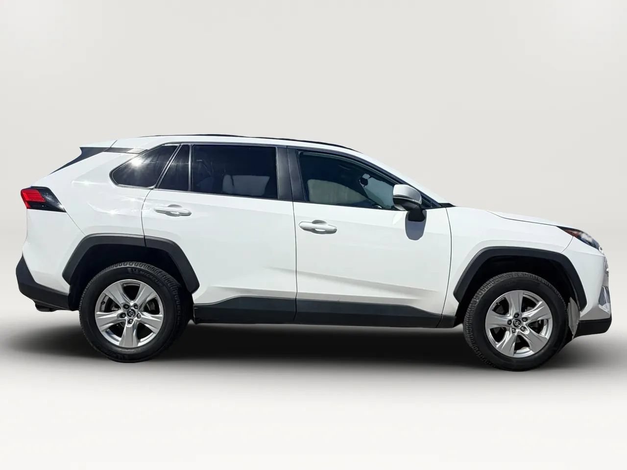 Used 2020 Toyota RAV4 XLE w/ Carpet Mat Package AWD/4WD image 12