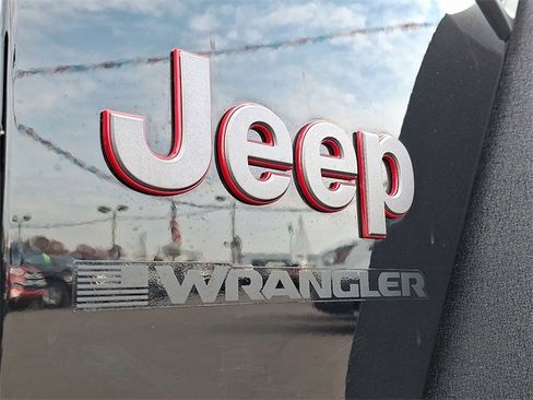 Used 2023 Jeep Wrangler Rubicon w/ Cold Weather Group image 32
