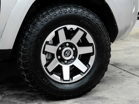 Used 2018 Toyota 4Runner TRD Off-Road AWD/4WD image 55