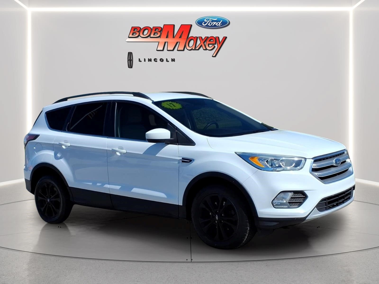 Used 2017 Ford Escape SE w/ SE Leather Comfort Package FWD image 3