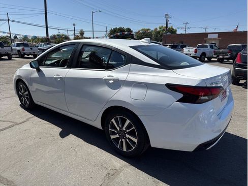 Used 2023 Nissan Versa SV FWD image 5