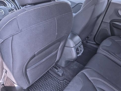 Used 2015 Jeep Cherokee Latitude w/ Cold Weather Group AWD/4WD image 18