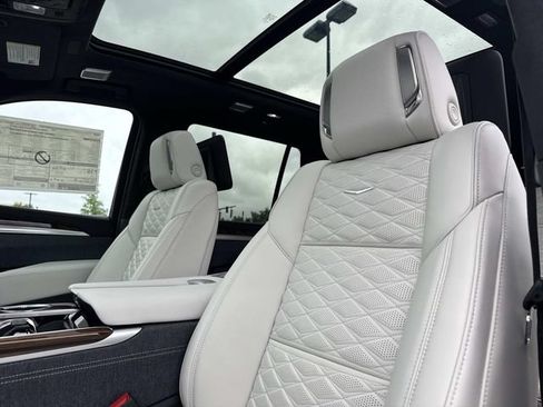 New 2026 Cadillac Escalade Platinum Sport w/ LPO, ONYX Package AWD/4WD image 21