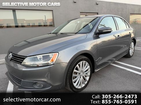 Used 2011 Volkswagen Jetta SEL image 1