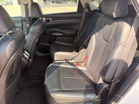 Used 2022 Kia Sorento EX w/ Panoramic Sunroof Package FWD image 14