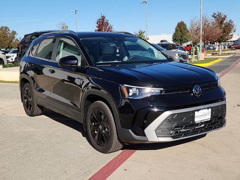 New 2026 Volkswagen Taos SE image 5