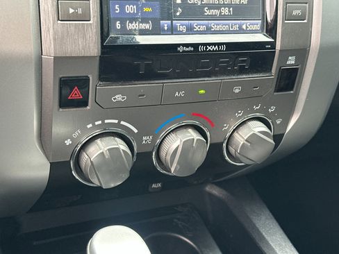 Used 2018 Toyota Tundra SR5 w/ SR5 Upgrade Package image 18