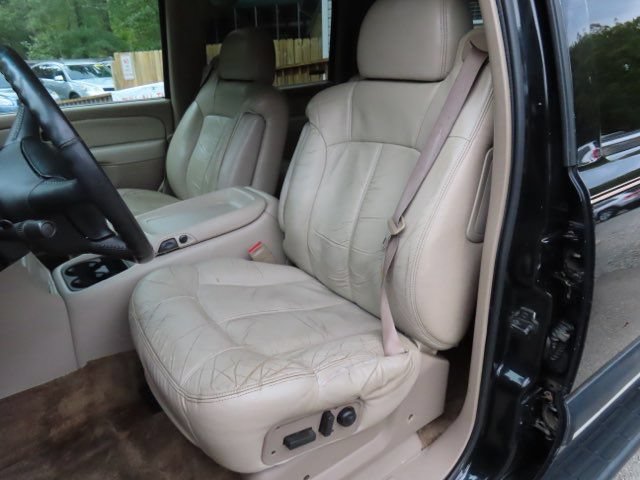 Used 2001 Chevrolet Suburban 2500 LT w/ LT Preferred Equipment Group AWD/4WD image 19
