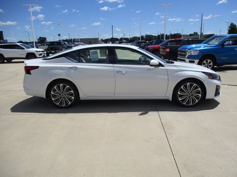 Used 2023 Nissan Altima 2.5 SL FWD image 7